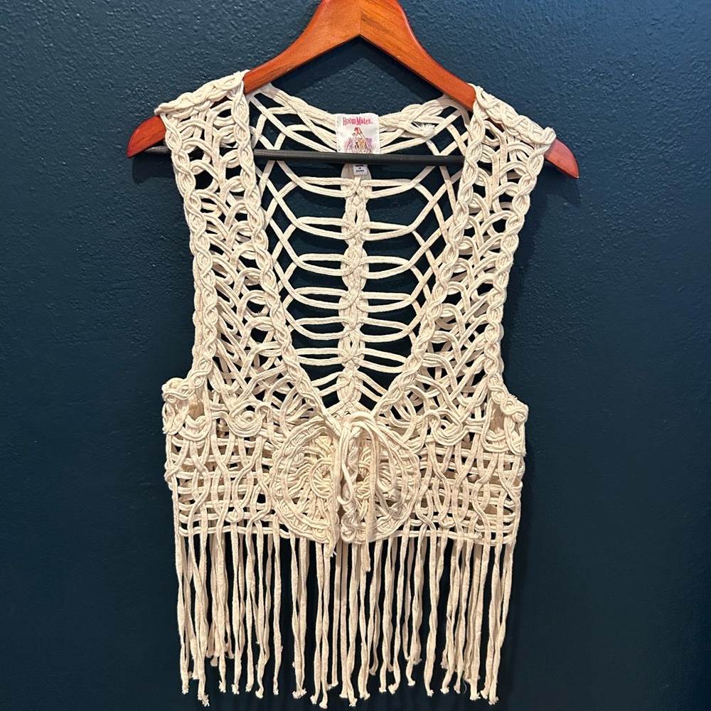 NWOT Roommates Cream Crochet Fringe Tank Medium with tie front